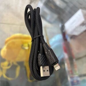 Braided Black USB to Lightning Charging Cable – Durable Nylon Design